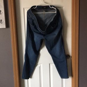 Light wash lean jeans